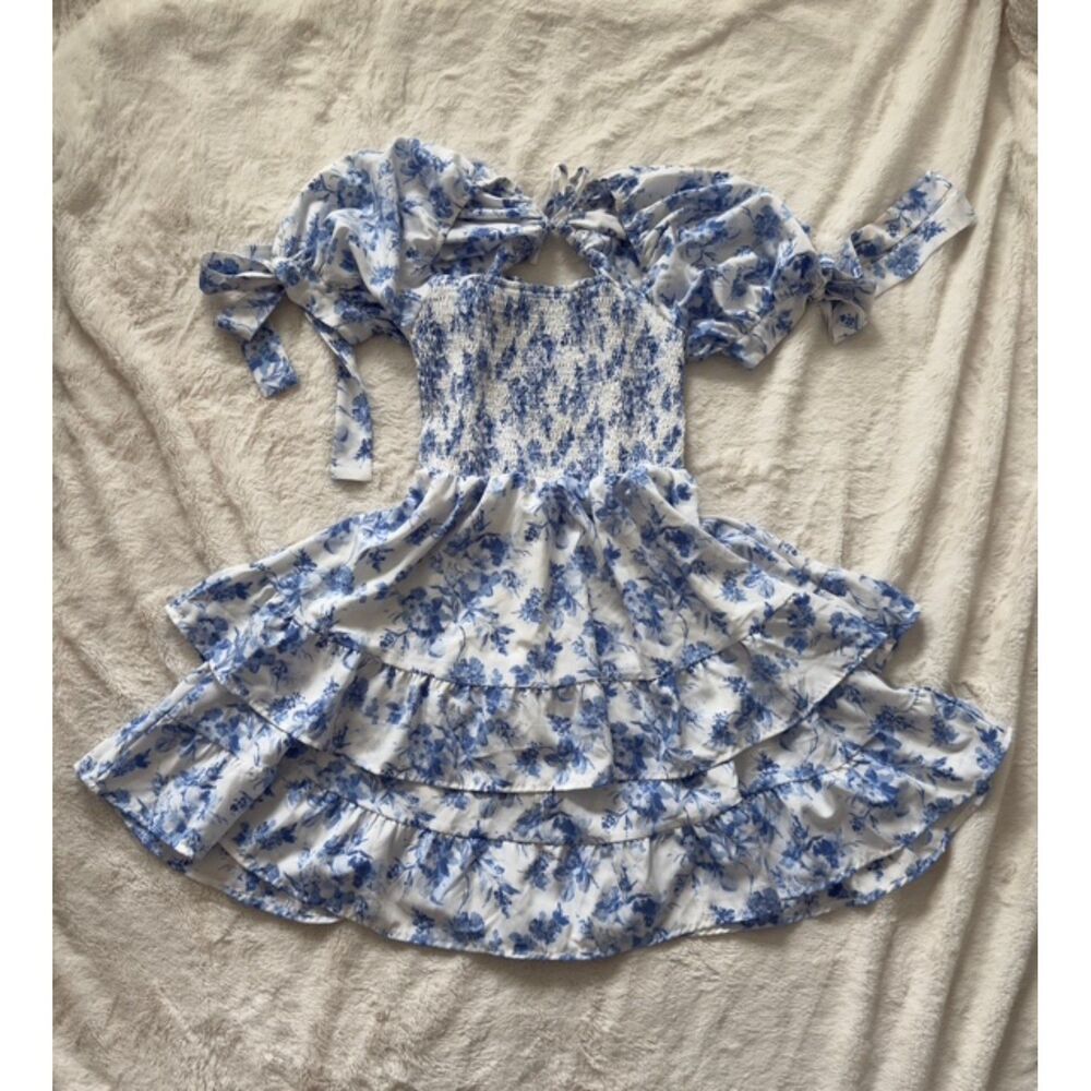 SHEIN blue and white floral puff sleeve dress